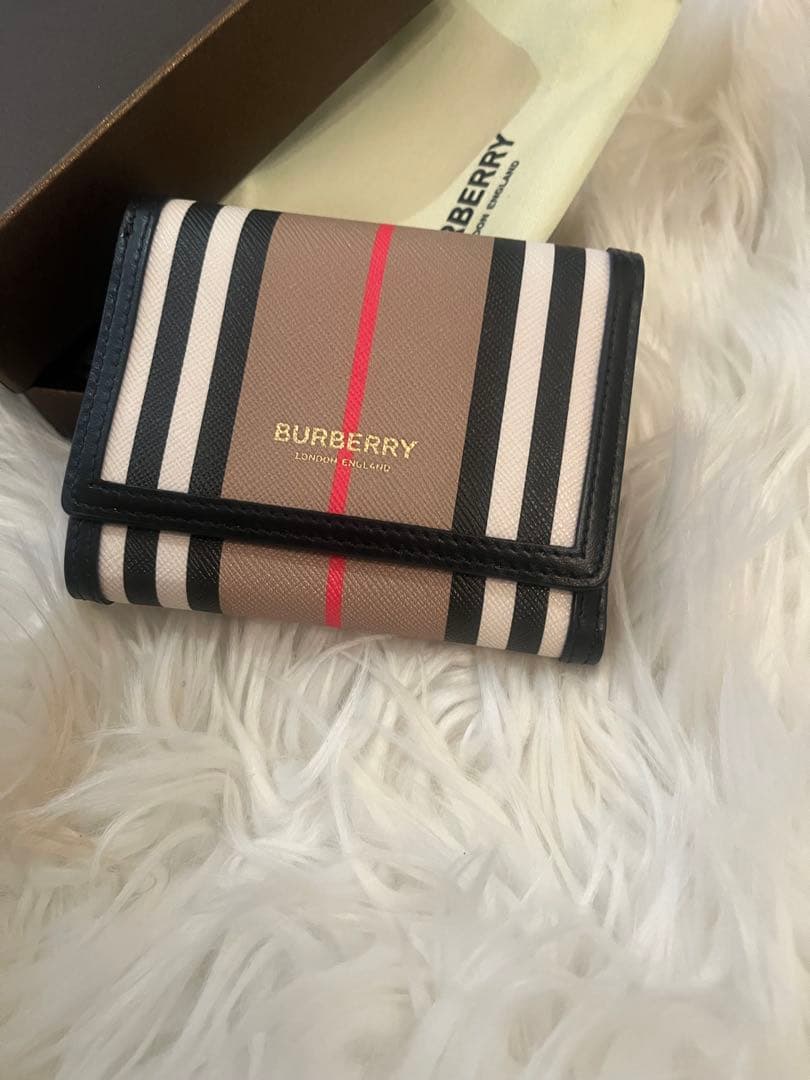 【新品】BURBERRY 二つ折り財布