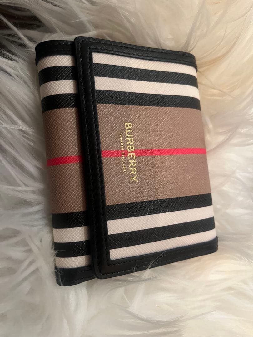 【新品】BURBERRY 二つ折り財布