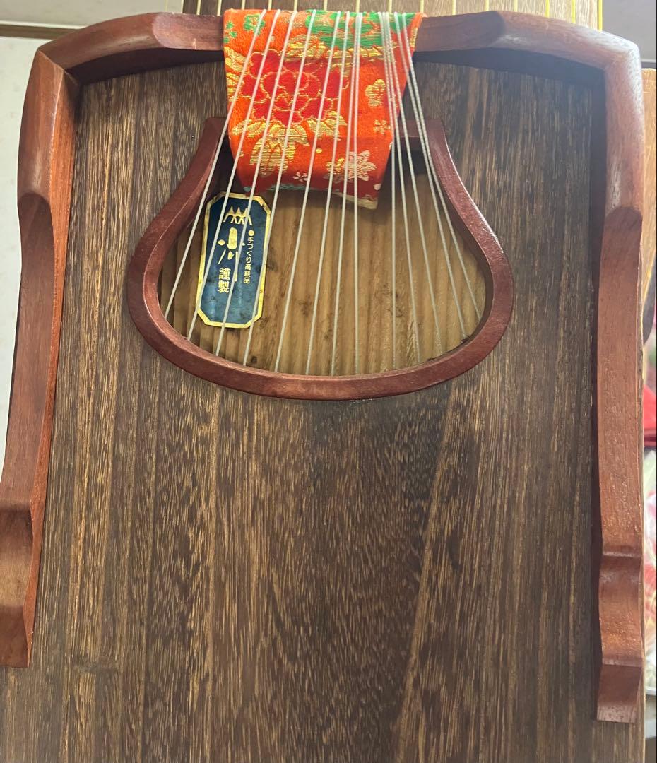 お琴です。13弦 並甲、すだれ彫り 箏曲部での自宅練習用に