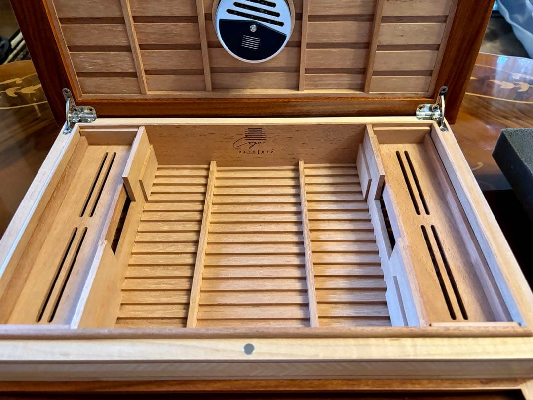 ヒュミドール　葉巻ケース　最高級！