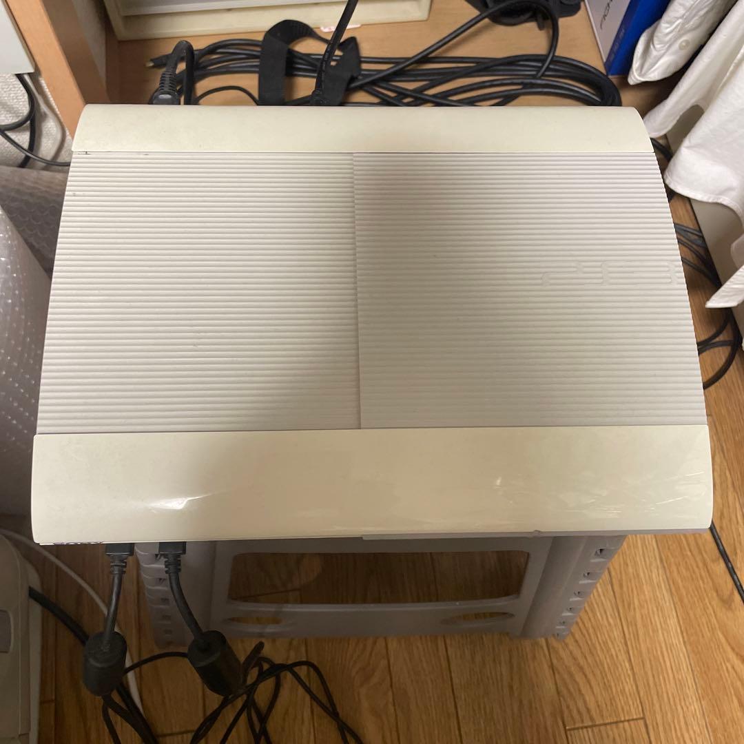 ps3本体　コントローラー3つ　美品ゲーム13本　縦置き台座あり