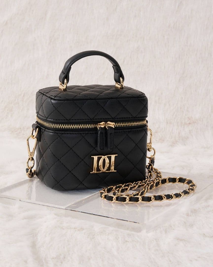 ダーリッチ キルティングスクエアミニバッグ 黒