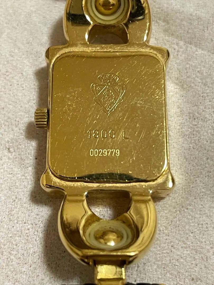 GUCCI レディース　ゴールド　ブラック レザー 腕時計　スクエア　不動