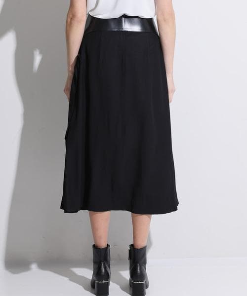 TOGA PULLA トーガプルラ バックルベルト付きスカート ブラック
