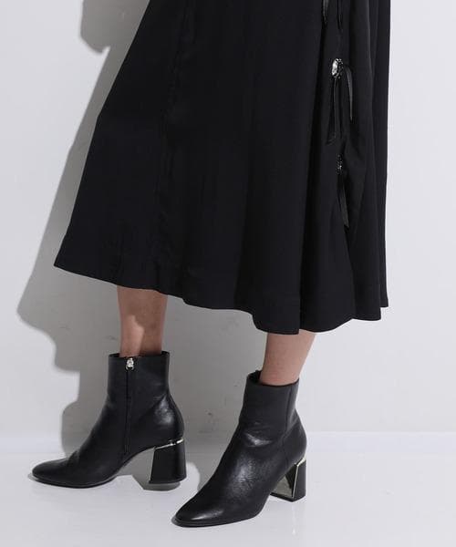 TOGA PULLA トーガプルラ バックルベルト付きスカート ブラック