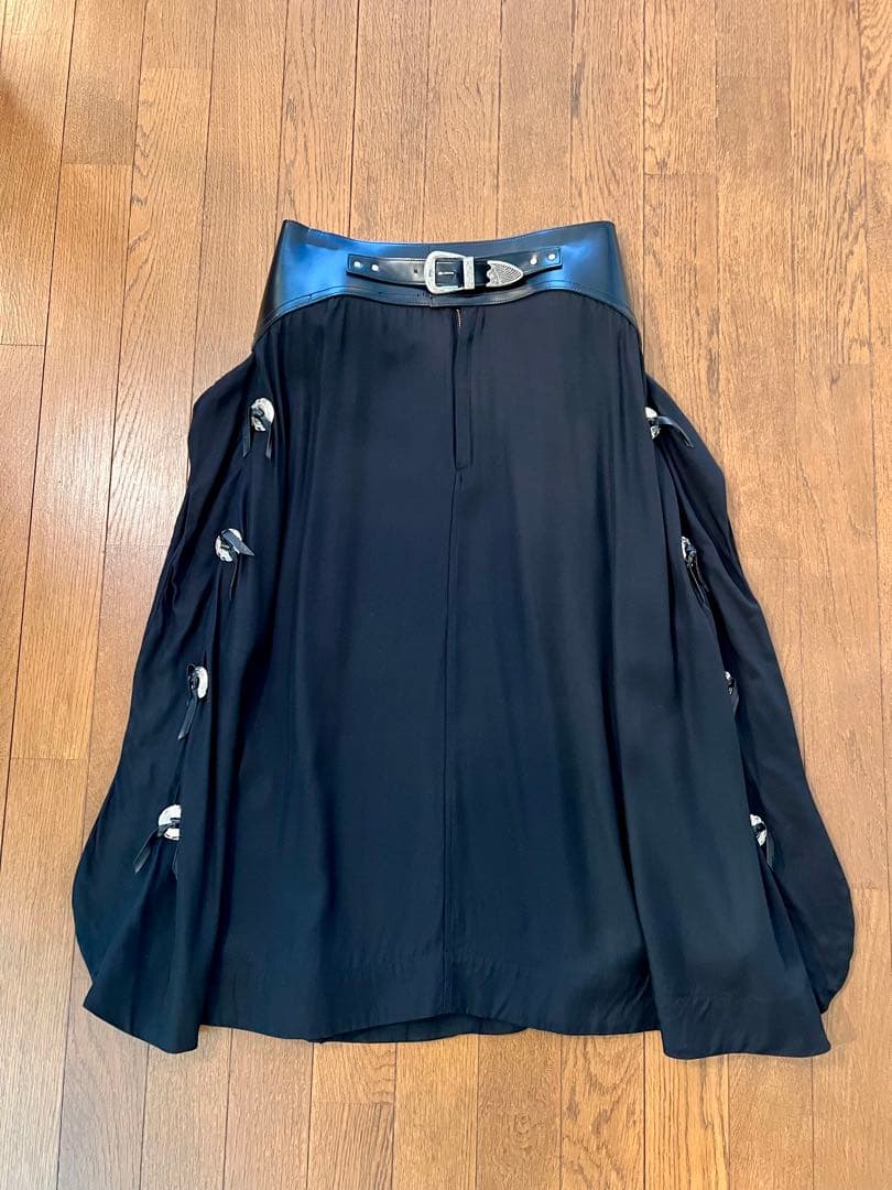 TOGA PULLA トーガプルラ バックルベルト付きスカート ブラック