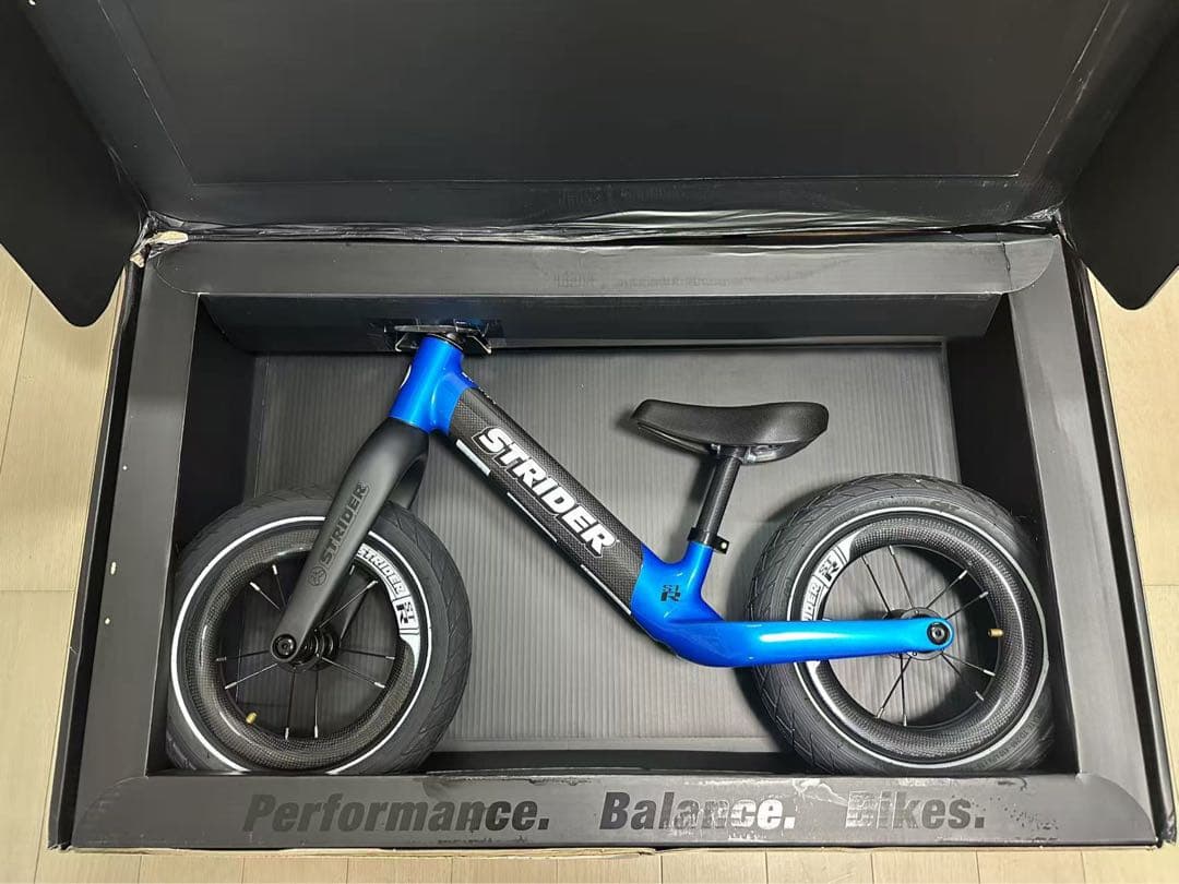 STRIDER ストライダー　数量限定　ST-R　カーボン　新品　箱訳あり