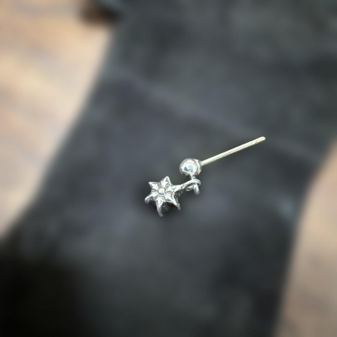 クロムハーツタイニースターチャームピアス