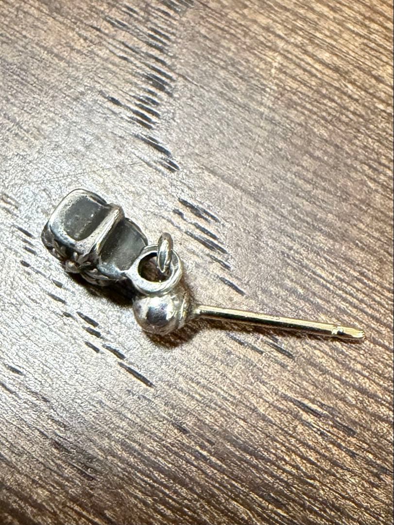 クロムハーツタイニースターチャームピアス