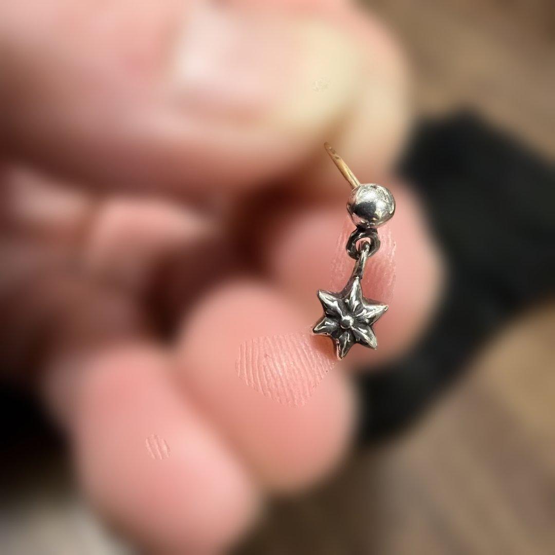 クロムハーツタイニースターチャームピアス