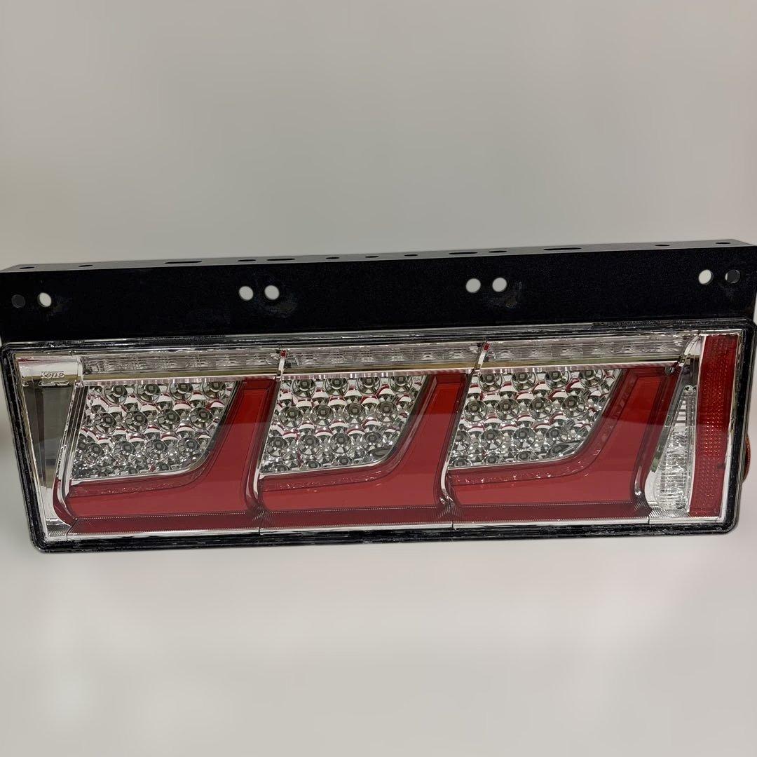 小糸 3連タイプ トラック用 ⑱ シーケンシャルターン（運転席側）右