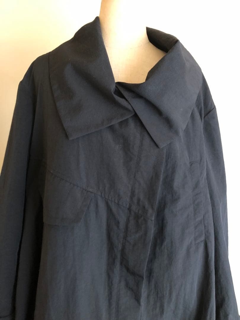 美品　m-mefu 芽風　ビッグカラーナイロンコクーンコート　ブラック　40