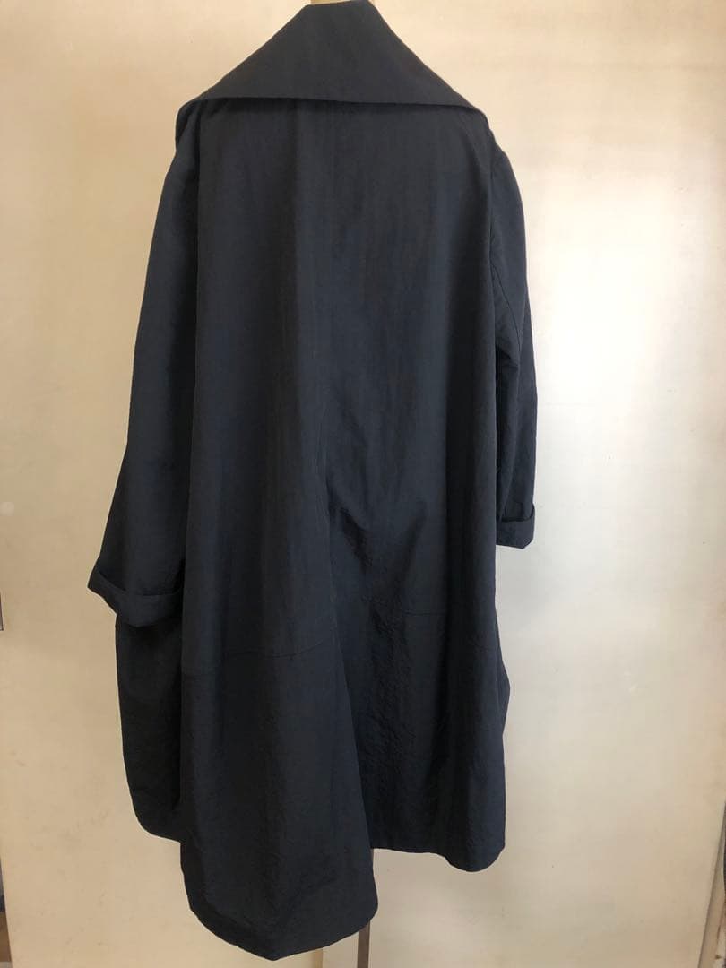 美品　m-mefu 芽風　ビッグカラーナイロンコクーンコート　ブラック　40