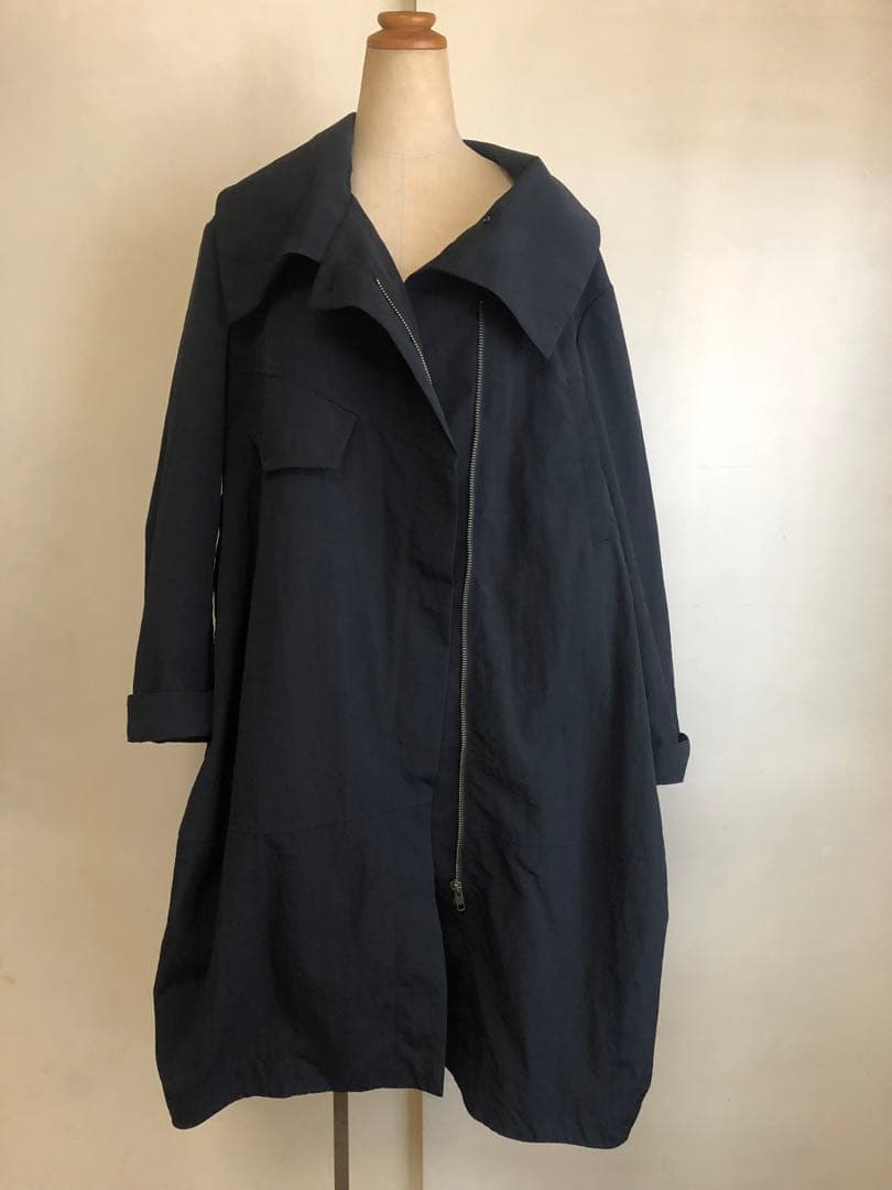 美品　m-mefu 芽風　ビッグカラーナイロンコクーンコート　ブラック　40