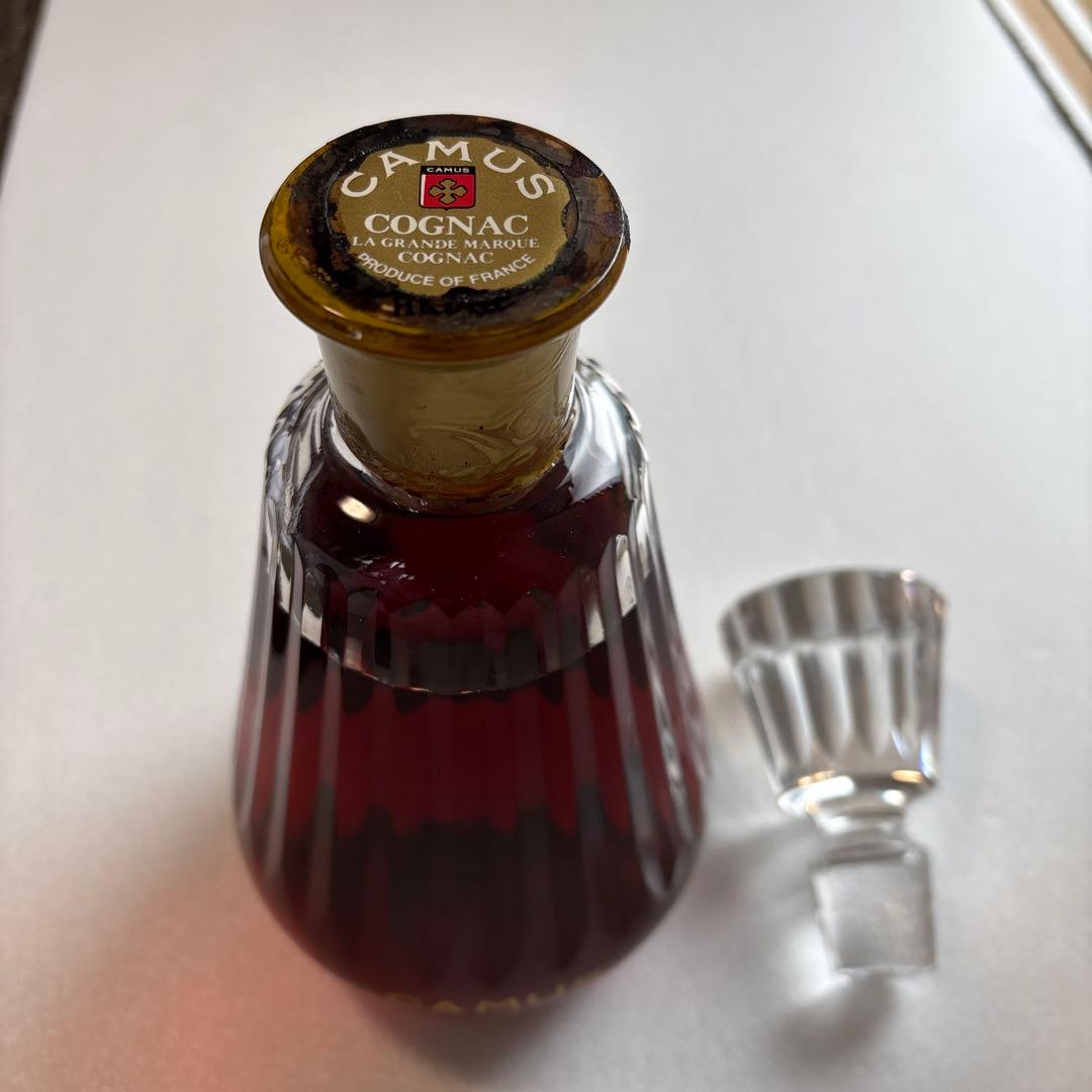 CAMUS バカラ.コニャック クリスタルキャップ付き