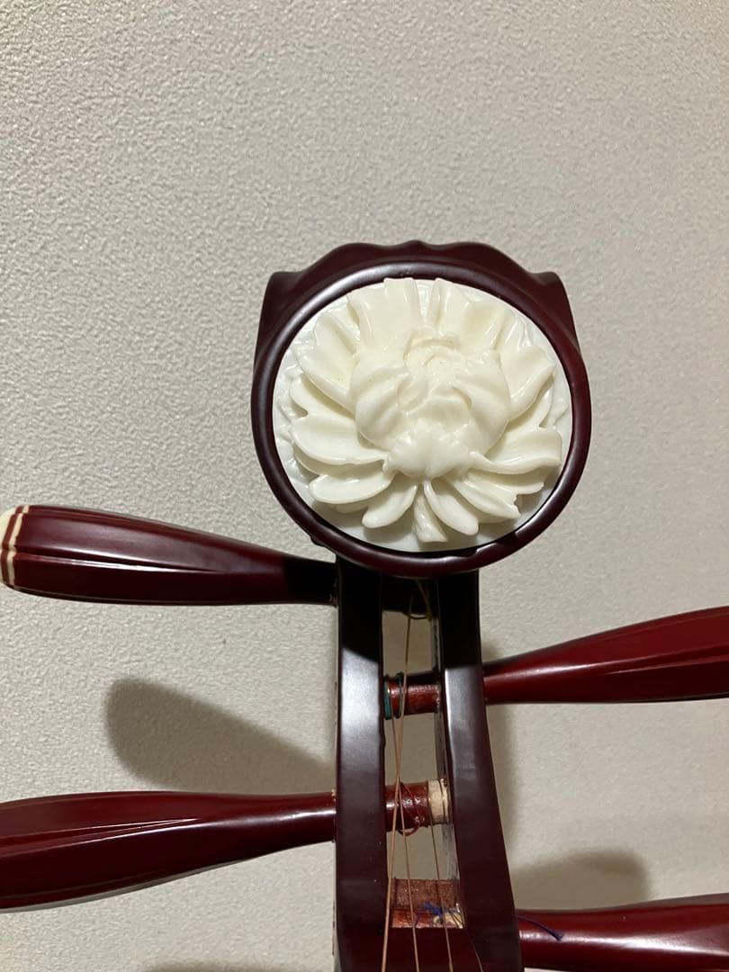 中国琵琶 宮廷楽器 撥弦楽器　木製 琵琶 4弦 花の彫刻
