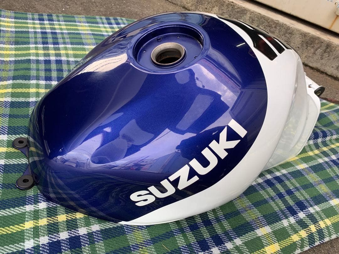 【送料込み】SUZUKI SV400S ガソリンタンク①