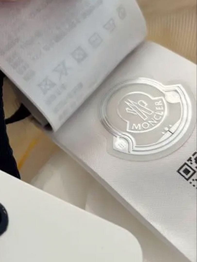 モンクレール ファーバケットハット ホワイト新品未使用