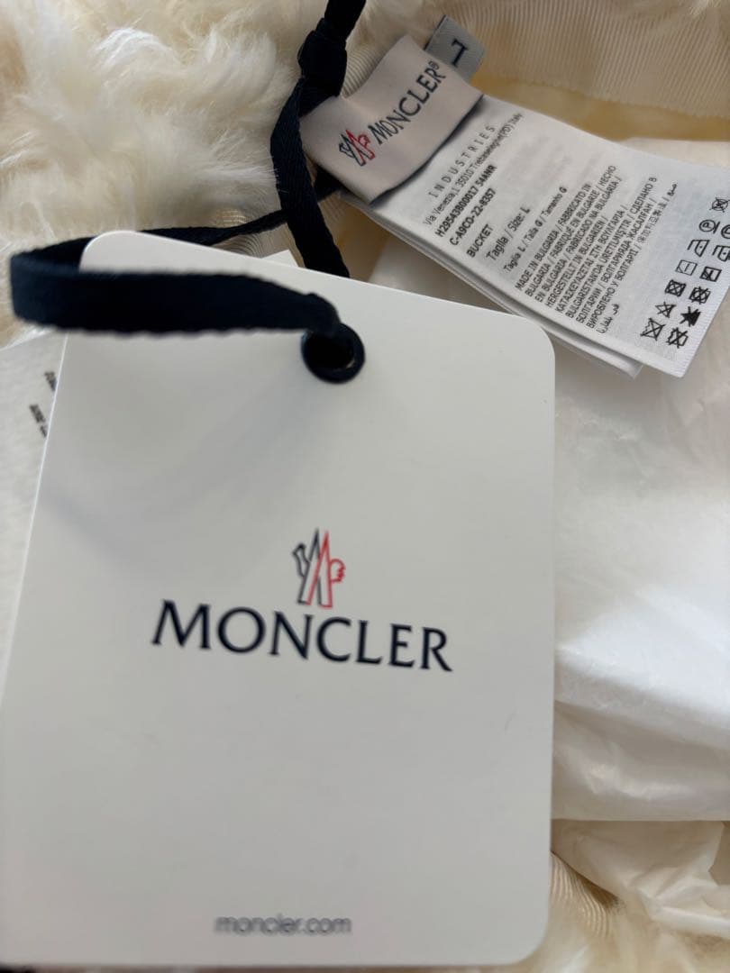 モンクレール ファーバケットハット ホワイト新品未使用