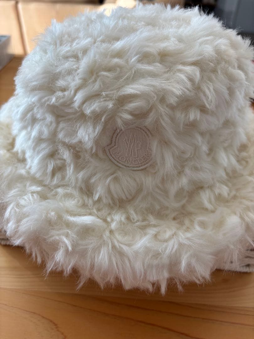 モンクレール ファーバケットハット ホワイト新品未使用