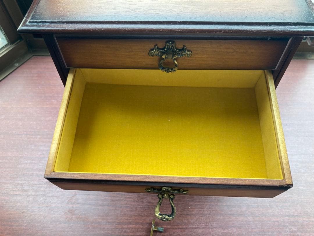 アンティーク　小物収納　４段引き出し【オルゴール付き】