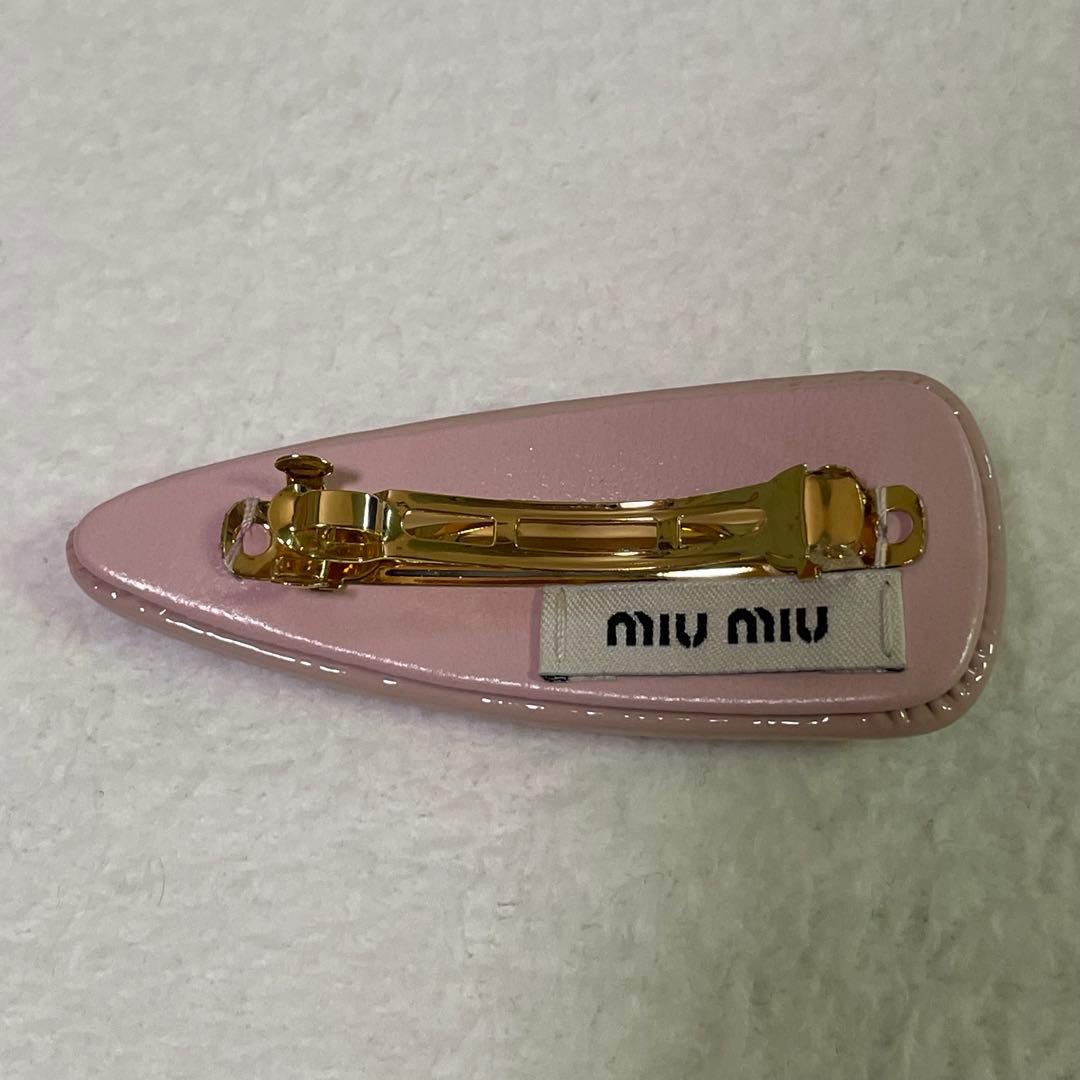MIUMIU パテントレザー　ヘアクリップ　ピンク