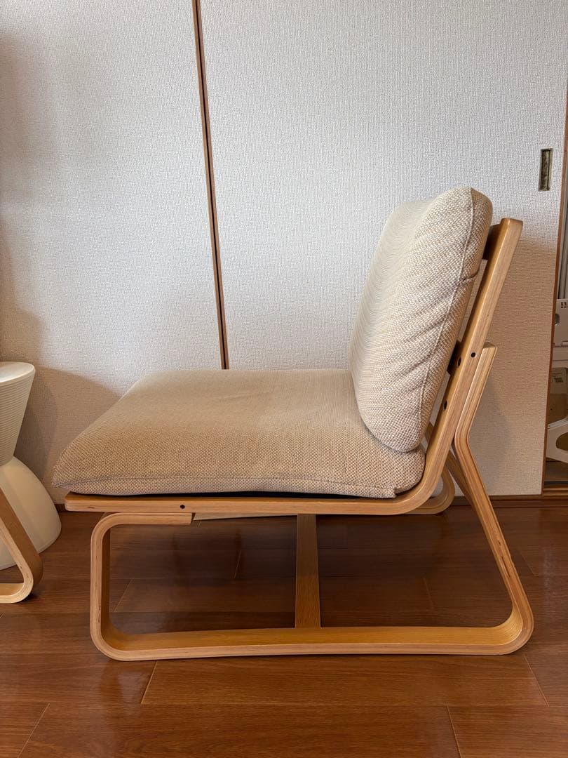 ③リビングでもダイニングでもつかえるソファチェア（モールドクッション仕様）オーク