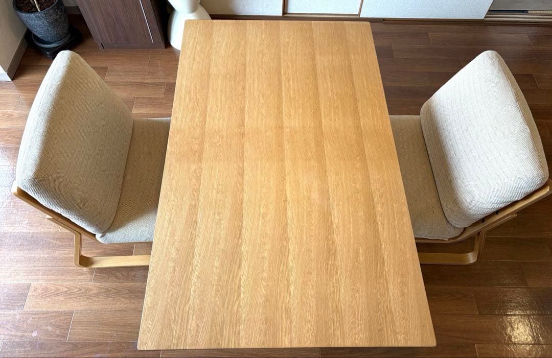 ③リビングでもダイニングでもつかえるソファチェア（モールドクッション仕様）オーク