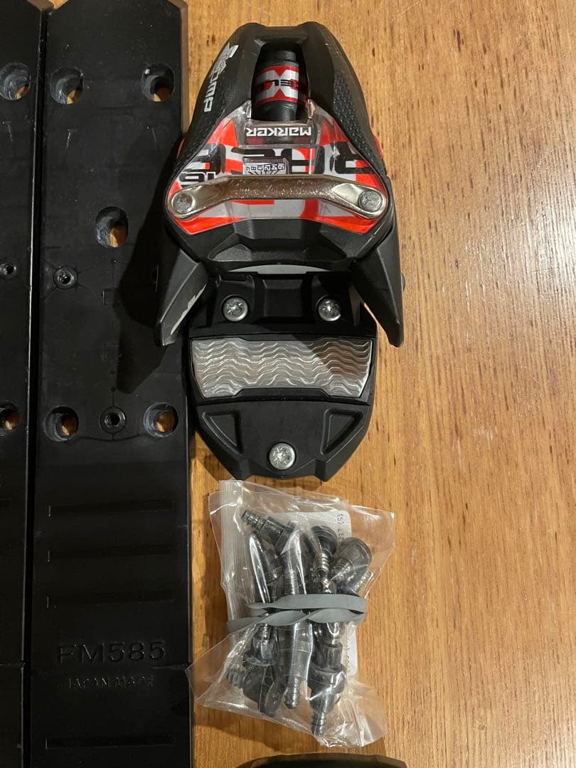 24マーカーXCOMP16ビンディング 24オガサカFM585プレート