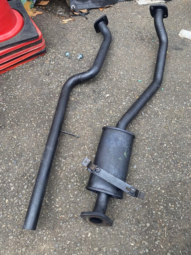 サニトラ　ロング用イーカスタムブラックマフラー　サニートラック　GB122デフ上