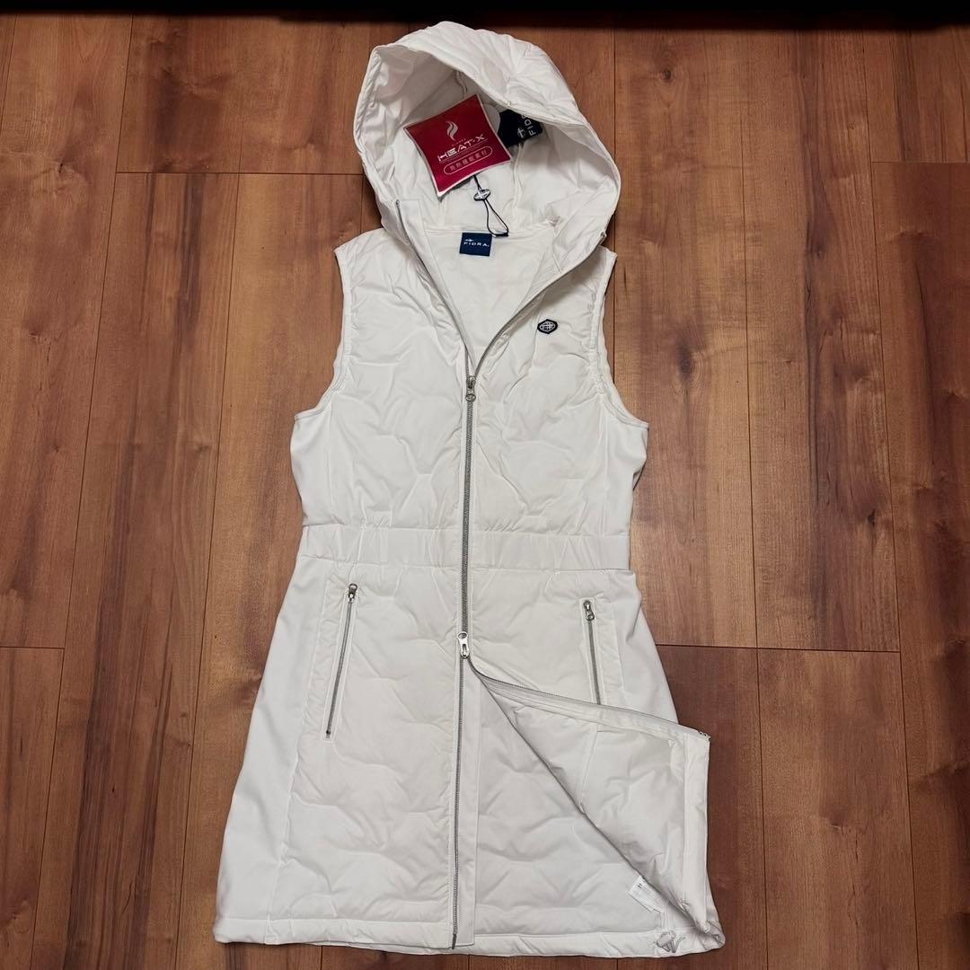 中綿　ベスト　ワンピース　ホワイト　秋冬　スカート　ゴルフウェア　フード付き