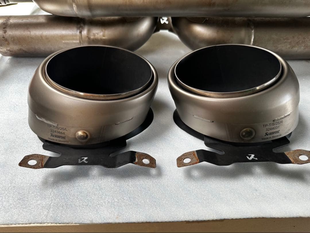 紀アクラボビッチ Porsche 911 992 マフラー中古