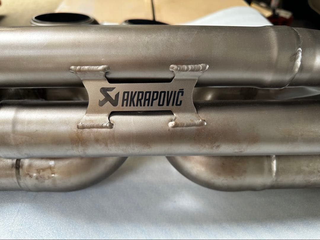 紀アクラボビッチ Porsche 911 992 マフラー中古