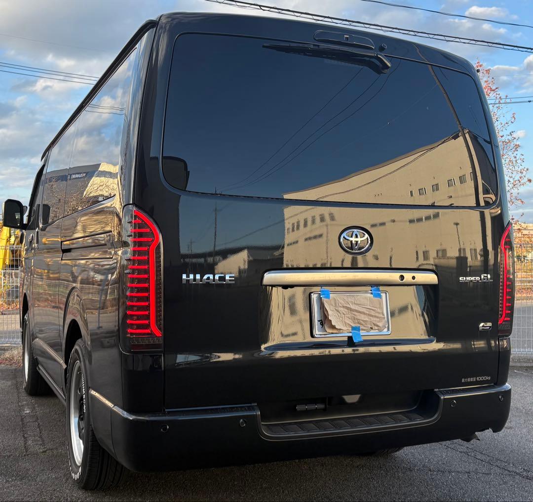 200系ハイエース テールランプ(スモーク）