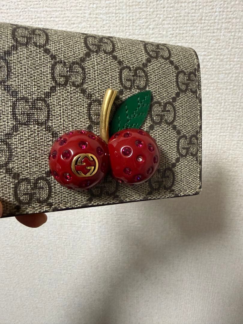 GUCCI チェリー装飾 二つ折り財布