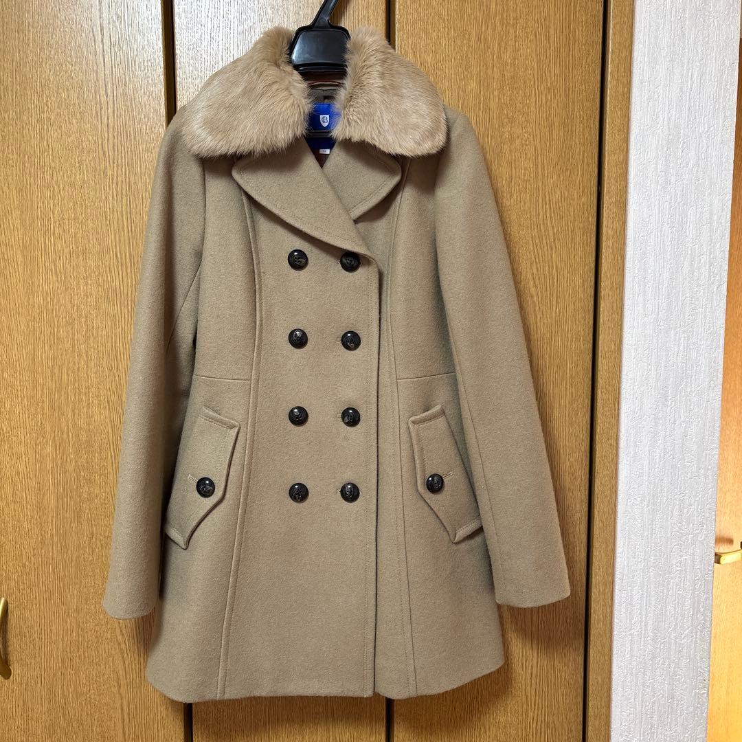 ブルーレーベルクレストブリッジベージュ ダブルブレスト コート ファー付き