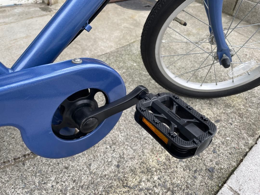 青い幼児用自転車