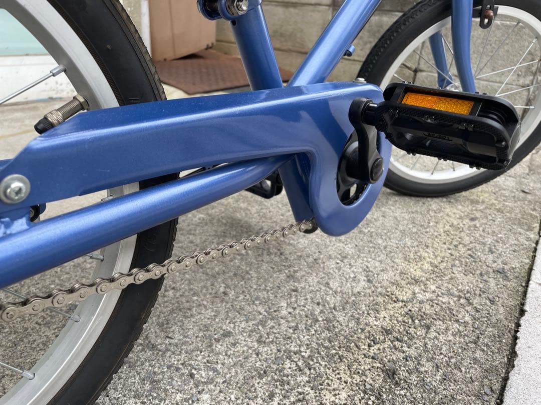 青い幼児用自転車