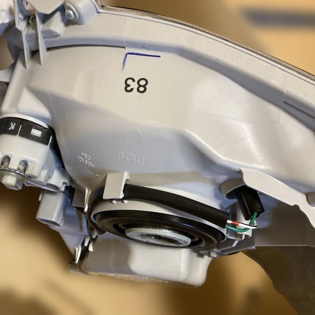 ハイエースLEDヘッドライトユニット左右