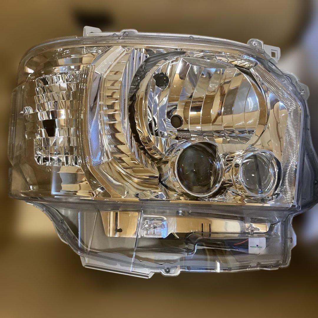 ハイエースLEDヘッドライトユニット左右