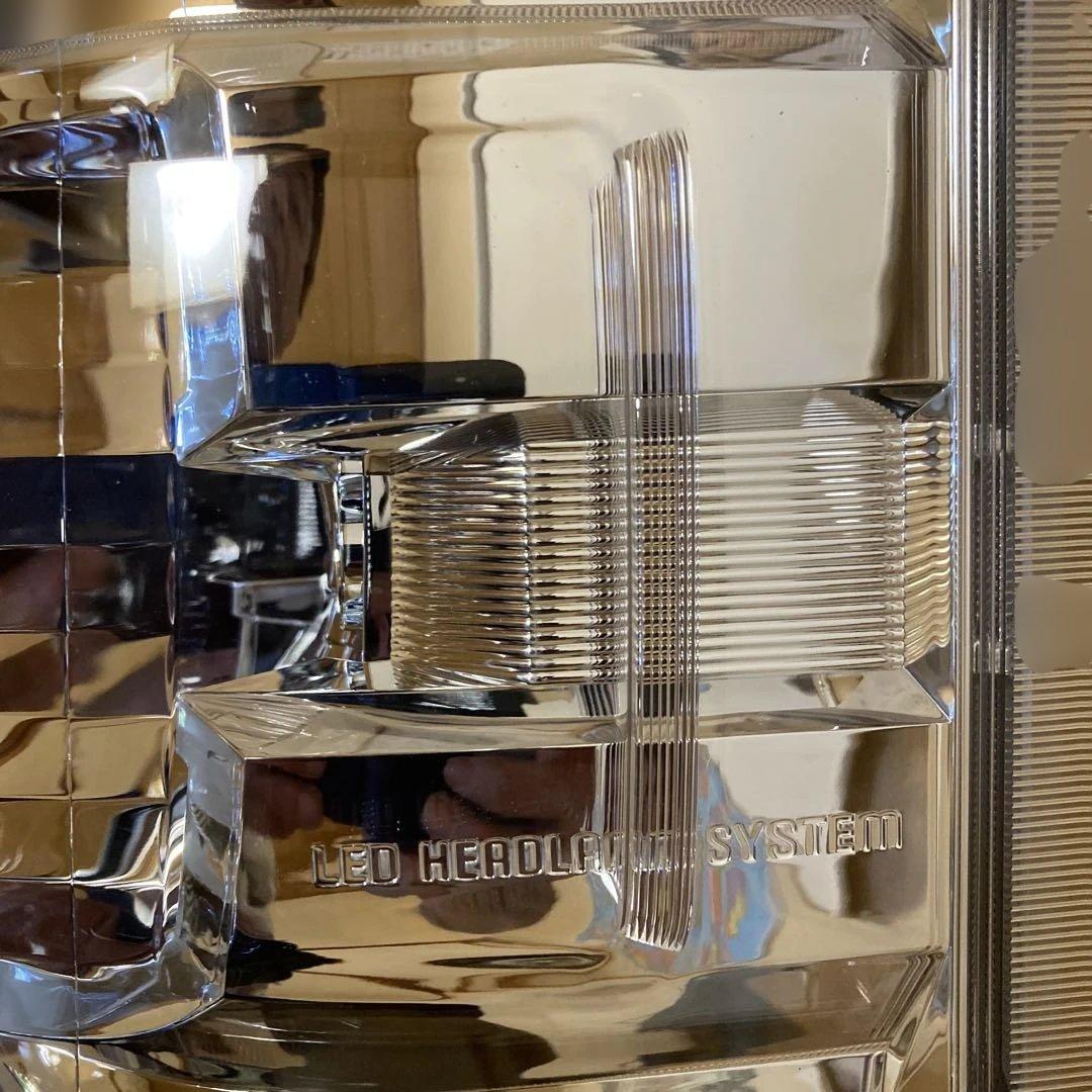 ハイエースLEDヘッドライトユニット左右