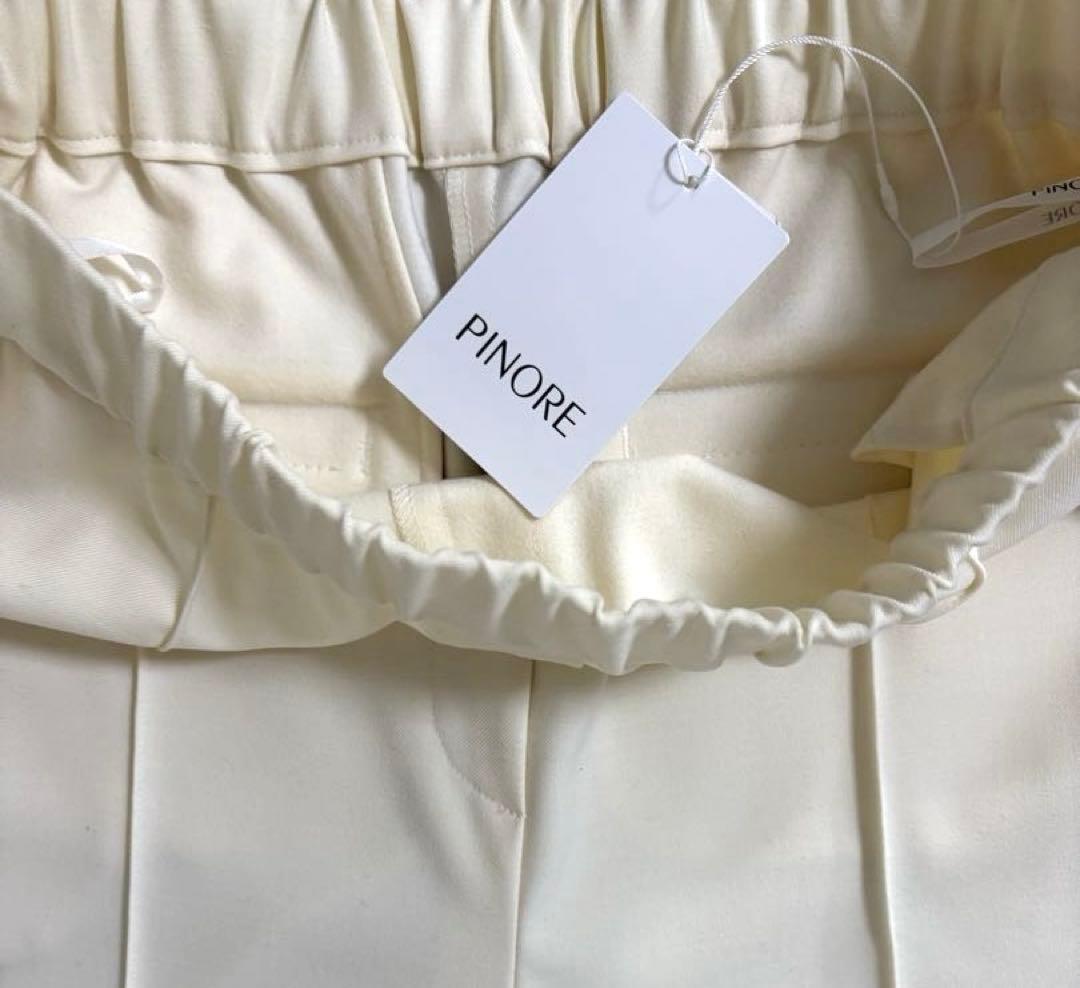 新品　ピノーレ　PINORE オフ白パンツ　サイズ４０　¥31900