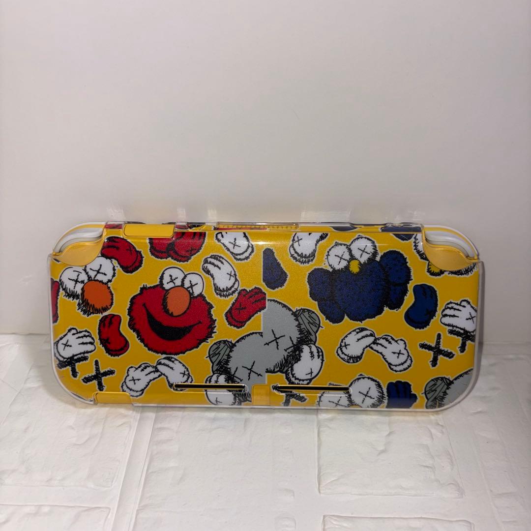 【ほぼ未使用】Nintendo Switch Lite イエロー【KAWS】