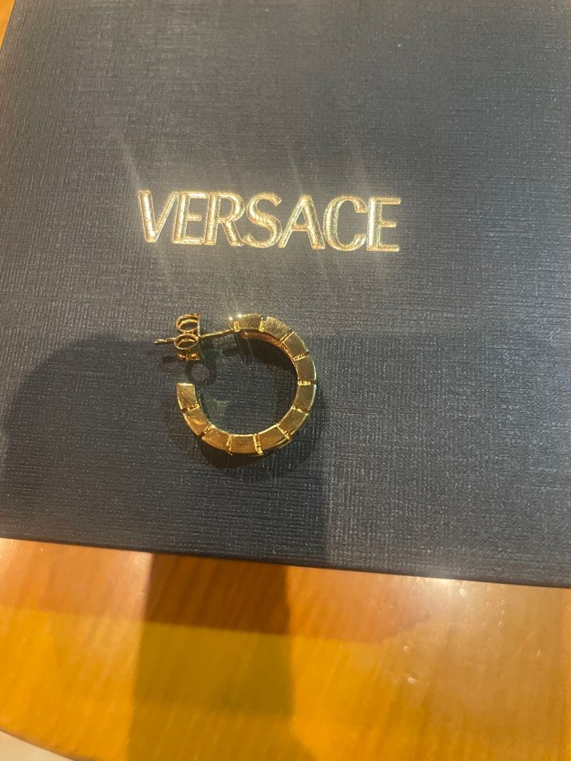 VERSACE ゴールド フープピアス