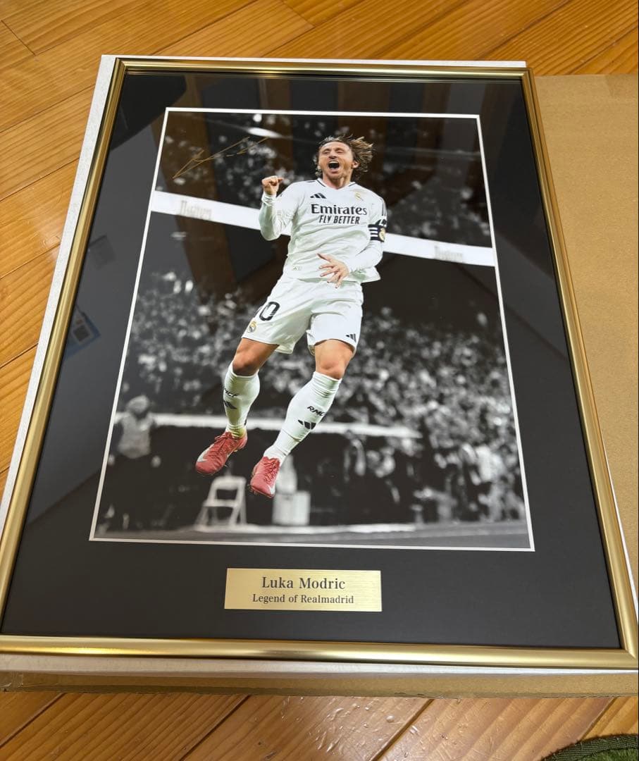モドリッチ　直筆サインフォト　証明書付　レアルマドリード　exclusive