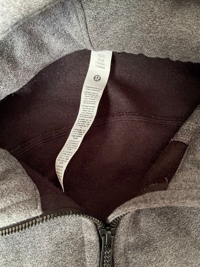 Lululemon グレー フルジップパーカー scuba