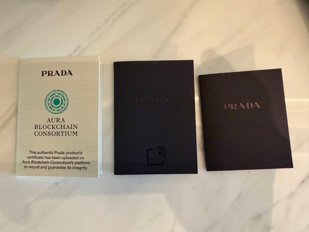 prada iphone15 ケース