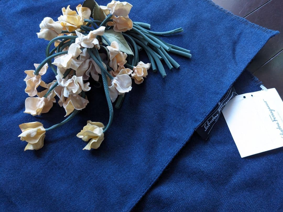 ナ*オ様 フェラガモ　定価6万円　シルク・ウール　マフラー　新品・タグ付き♪