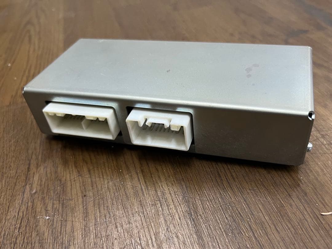 トヨタ クラウン220系 自動ドアロックシステムの配線と部品一式