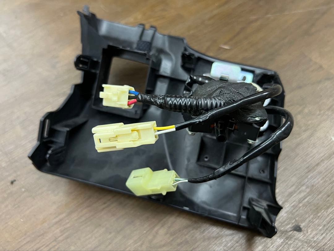 トヨタ クラウン220系 自動ドアロックシステムの配線と部品一式